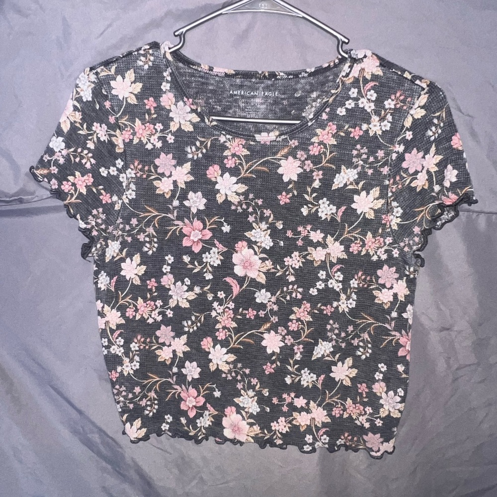 American Eagle Outfitters Floral Short Sleeve Cropped Top - Black and Pink